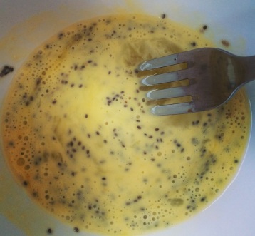 omelete de queijos - ovo batido